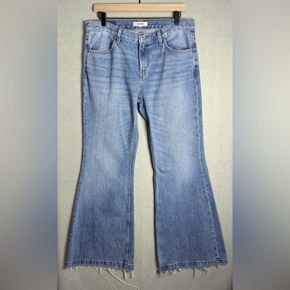 Re/Done Women’s High-Rise Super Flare Light Wash Jeans Raw Hem size 29